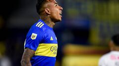 BUENOS AIRES, ARGENTINA - APRIL 17: Sebastian Villa of Boca Juniors celebrates after scoring the first goal of his team during a match between Boca Juniors and Lanus as part of Copa de la Liga 2022 at Estadio Alberto J. Armando on April 17, 2022 in Buenos Aires, Argentina. (Photo by Marcelo Endelli/Getty Images)