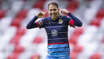 Renueva Licha Cervantes con las Chivas