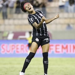 Liana Salazar anota en clasificación de Corinthians a la final