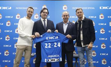 Deportivo de La Coruña.Presentación nuevo patrocinador DIGI Antonio Couceiro, isi Gómez Víctor narro