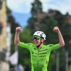 Pogacar apuesta por los 3 dígitos y emula a Froome y Contador