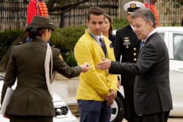 Juan Manuel Santos recibó la visita de los medallistas olímpicos colombianos en Río 2016 y les entregó los incentivos, además un carro a cada uno. 