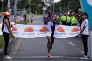 El etiope Tadesse Tola fue el vencedor en los hombres y la keniata Purity Rionoripio en la rama femenina. Diego Colorado y Ángela Figueroa, los mejores de Colombia.