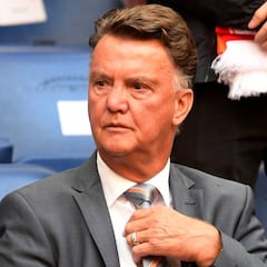 Van Gaal rompe su silencio para criticar al United por su despido