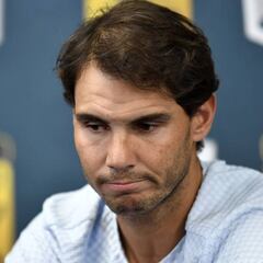 Nadal abandona en París sin jugar y pierde el número 1