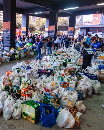 Se han recogido grandes cantidades de comida y de enseres de primera necesidad.