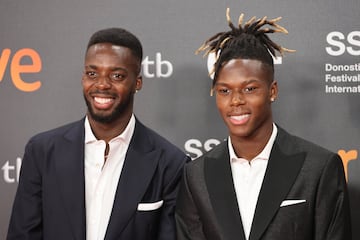 Iñaki Williams y Nico Williams, jugadores del Athletic Club, en el photocall de la inauguración de la 72 Edición del Festival de Cine de San Sebastián.