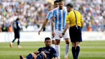 Cristiano se queja de un golpe en el partido ante el Málaga.