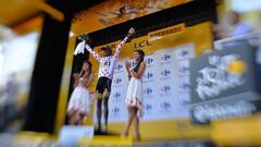 Daniel Teklehaimanot posa con el maillot de la monta&ntilde;a en el Tour de Francia 2015.