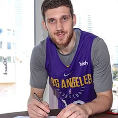 Svi Mykhailiuk, ¿arma secreta ucraniana de los nuevos Lakers?