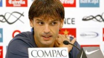 <b>RESIGNADO.</b> Fernando Morientes, jugador del Valencia, ha asegurado que acepta el papel "a priori" de suplente, porque sabe lo cara que está la titularidad, y aseguró que no piensa que el club le vaya a renovar.
