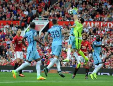 City were 2-0 up and cruising at Old Trafford until their new goalkeeper Claudio Bravo dropped a high cross from Wayne Rooney, allowing Zlatan Ibrahimovic to halve the deficit. The Chile international was signed in large part due to his quality on the bal