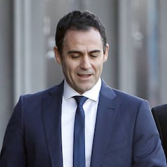 Velasco Carballo: "El árbitro arbitra, nunca pide el VAR"