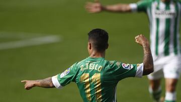 Tello celebra uno de sus goles.