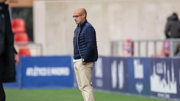Víctor Martín, durante el Atlético - Eibar de la jornada 11 de Liga F.
