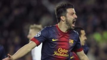 El delantero del F.C. Barcelona David Villa celebra el gol marcado al AC Milan, tercero para su equipo, durante el partido de vuelta de octavos de final la Liga de Campeones disputado en el Camp Nou.