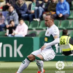 Dani Jiménez mantiene en pie el muro del Alcorcón a domicilio