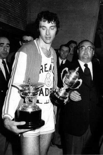 Probablemente sea el jugador m芍s importante de la historia del Real Madrid. Y si le quitan el probablemente, no se equivocar芍n. En 16 temporadas vestido de corto (1962-78) nadie ha ganado m芍s: 6 Copas de Europa, 3 Intercontinentales, 14 Ligas y 10 Copas (m芍s 2 Ligas, una Copa y una Recopa como primer entrenador). Dio el impulso definitivo al Madrid, permiti車 acabar con la hegemon赤a sovi谷tica de clubes y fue una figura clave en el despertar del baloncesto patrio, tambi谷n con la Selecci車n espa?ola en la plata del Eurobasket de 1973. Pedro Ferr芍ndiz, en uno de sus viajes a EE UU en el verano de 1962, le ech車 el ojo durante un partido de pretemporada de los Knicks, donde hab赤a llegado desde la Universidad de Florida, y convenci車 al presidente del equipo neoyorquino, Ned Irish, de que ser赤a perfecto para todos que pasara un a?o en Madrid. Y 60 a?os despu谷s aqu赤 sigue. Nunca debut車 en partido oficial en la NBA.