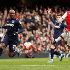 Lacazette salva al Arsenal