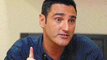 <b>PITOS.</b>El miércoles se escucharon los primeros pitos de la temporada en el Raimundo Saporta. Julio Cesar Lamas, el entrenador del Real Madrid, reconoce que su equipo aún no ha jugado bien ni ha logrado los resultados previstos.