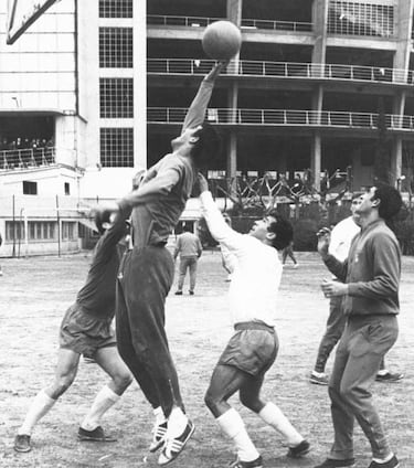 'Air' Ramos emulates Pirri with dunk shot 45 years on