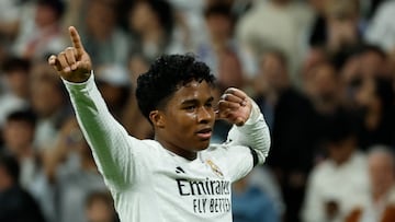 MADRID, 01/04/2025.- El delantero del Real Madrid Endrick celebra tras marcar ante la Real Sociedad, durante el partido de vuelta de las semifinales de la Copa del Rey que Real Madrid y Real Sociedad disputan hoy martes en el estadio Santiago Bernabéu. EFE/Chema Moya