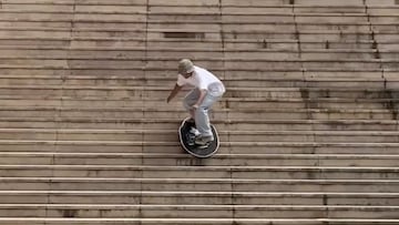 Adrien Raza en skimboard en Lyon 25.