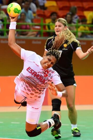 España vence a Montenegro. Las guerreras vencen en la primera jornada de los Juegos.