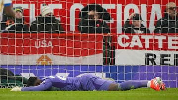 André Onana, jugador del Manchester United, se lamenta tras encajar un gol ante el Brighton.