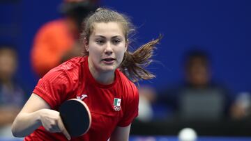 AMDEP4518. SAN SAN SALVADOR (EL SALVADOR), 23/06/2023.- Arantxa Cossio de México devuelve ante Daniela Fonseca de Cuba hoy, en un partido de las semifinales equipos femenino de tenis de mesa en los Juegos Centroamericanos y del Caribe en San Salvador (El Salvador). EFE/ José Jácome