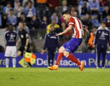 0-1. David Villa anota el primer tanto.