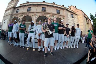 El Unicaja de Málaga celebra su segundo título de la BCL (Basketball Champions League) en La Parroquia, Basílica y Real Santuario de Santa María de la Victoria y de la Merced.