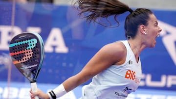 Sof¨ªa Araujo se doctora ante Gemma Triay y Ale Salazar