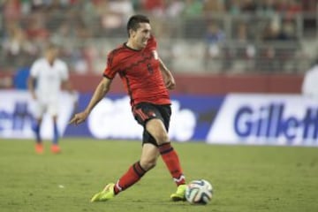 Héctor Herrera, con el jersey rojo