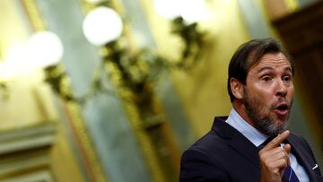 Oscar Puente of Spanish Socialist Workers' Party (PSOE) speaks during an investiture debate at the parliament in Madrid, Spain, September 29, 2023. REUTERS/Susana Vera