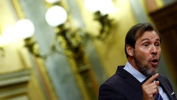 Oscar Puente of Spanish Socialist Workers' Party (PSOE) speaks during an investiture debate at the parliament in Madrid, Spain, September 29, 2023. REUTERS/Susana Vera