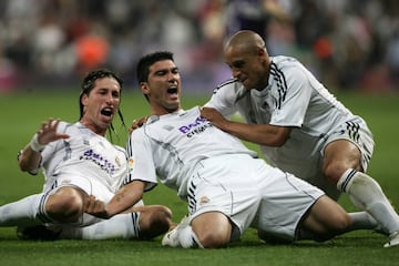 Real Madrid pipped Barcelona to the 2006-07 LaLiga title. 