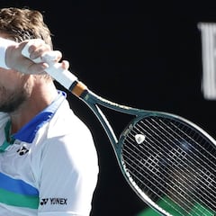 Wawrinka deja escapar tres bolas de partido en el super tie-break