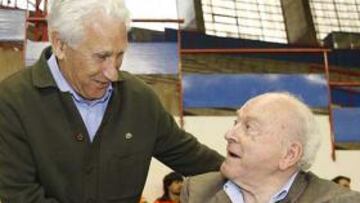 Di Stéfano, en la Copa de España de fútbol Indoor de A Coruña, junto a Arsenio Iglesias.