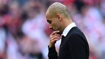 Pep Guardiola cabizbajo.