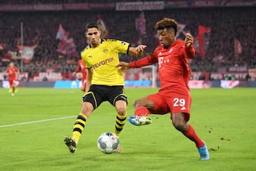 Battling | Achraf for Borussia Dortmund against Bayern Munich.