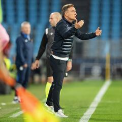 Carvalhal: “El cuarto árbitro debería usar un cronómetro”