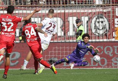 Marco Materazzi cites Ochoa as best goalkeeper in Serie A