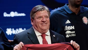 Mexican coach Miguel Herrera displays a Costa Rica national football team jersey during his presentation as a new head coach of the Costa Rica national football team in San Jose on January 10, 2024. Mexican coach Miguel Herrera was named as the new coach of the Costa Rican national football team to fill the void left by Argentine Gustavo Alfaro, the Costa Rican Football Federation (FCRF) said on Tuesday. (Photo by Ezequiel BECERRA / AFP)