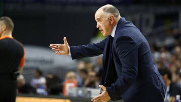 Pablo Laso da instrucciones durante un partido de la Euroliga.