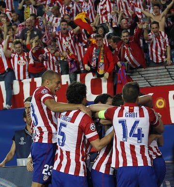 Los jugadores celebran el 1-0 de Koke al Barcelona en el partido de vuelta de los cuartos de final de la Champions League.