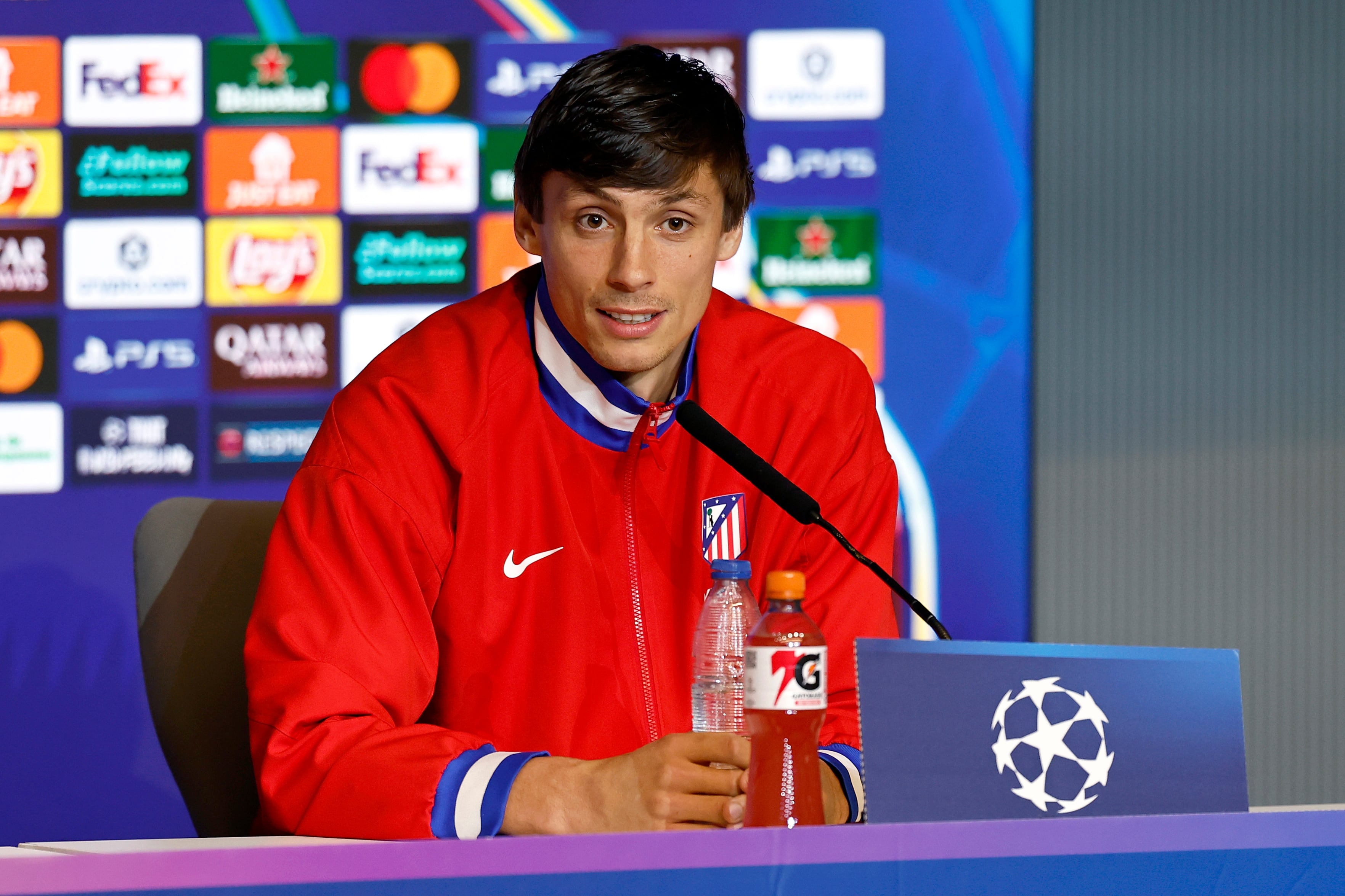 Le Normand: “Simeone está gestionando el grupo muy bien”