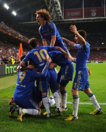 Celebración del equipo después del gol de Torres.