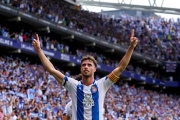 Javi Puado, autor de los dos goles del conjunto perico, celebra el primer gol que anota en el minuto 43 de partido.