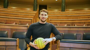 V¨ªctor Guti¨¦rrez: ¡°En el waterpolo se dan m¨¢s palos que en la pol¨ªtica¡±